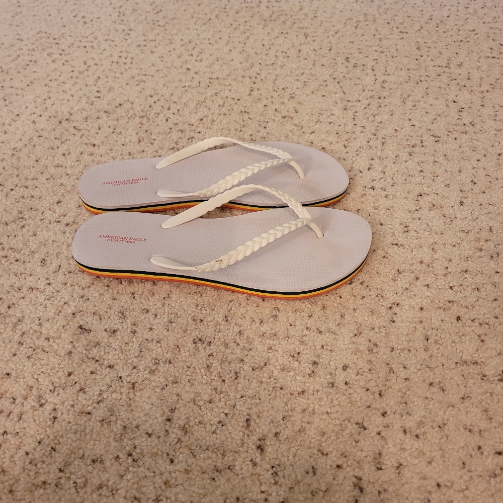 American Eagle white flip flops womens
